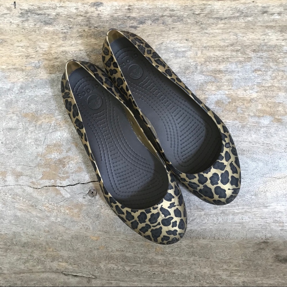 Leopard-print Crocs